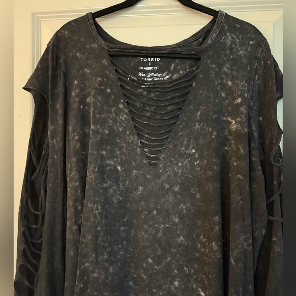 Black and Gray Cutout Sleeve Blouse - Picture 6 of 7